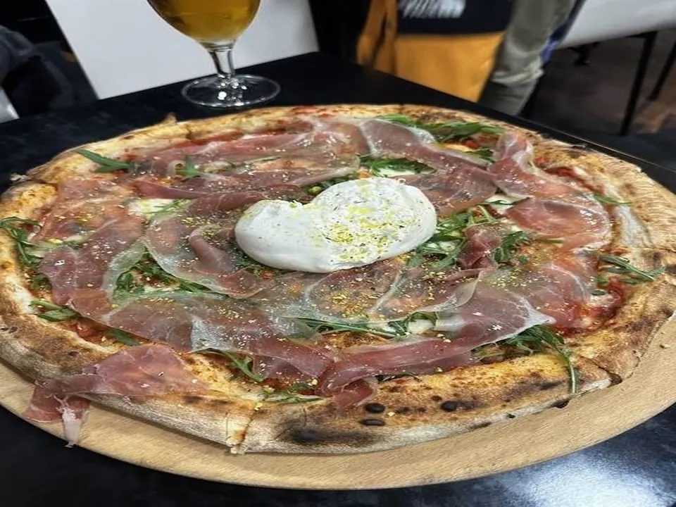 Burratina y Crudo