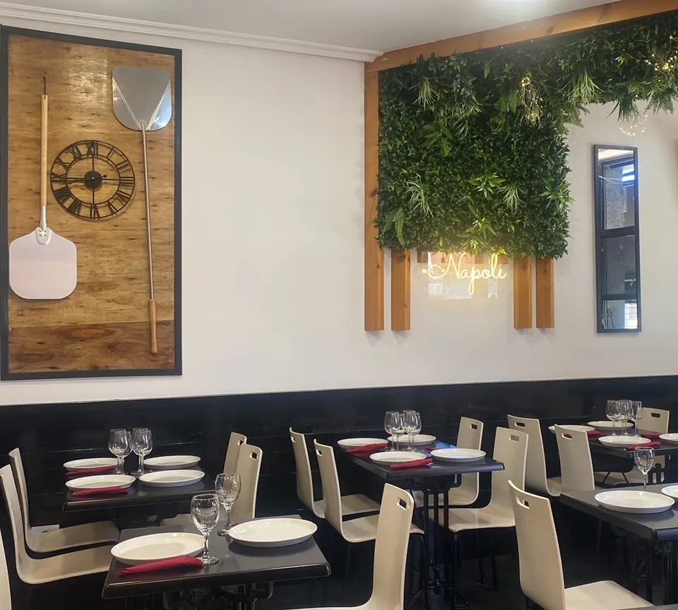 Sala de Pizzería Nápoli